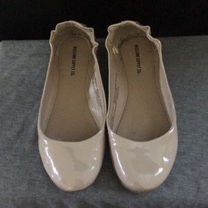 Nude Flats